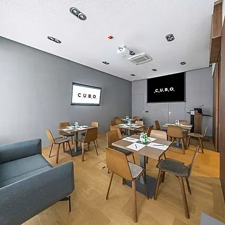 Hotel Cubo