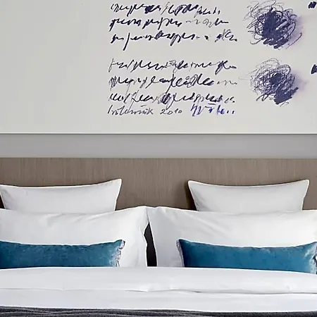 Cubo Hotel 4*