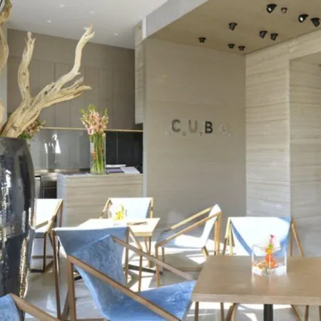 Ξενοδοχείο Cubo 4*